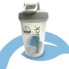 Blender bottle and shaker to mix liquids with powder